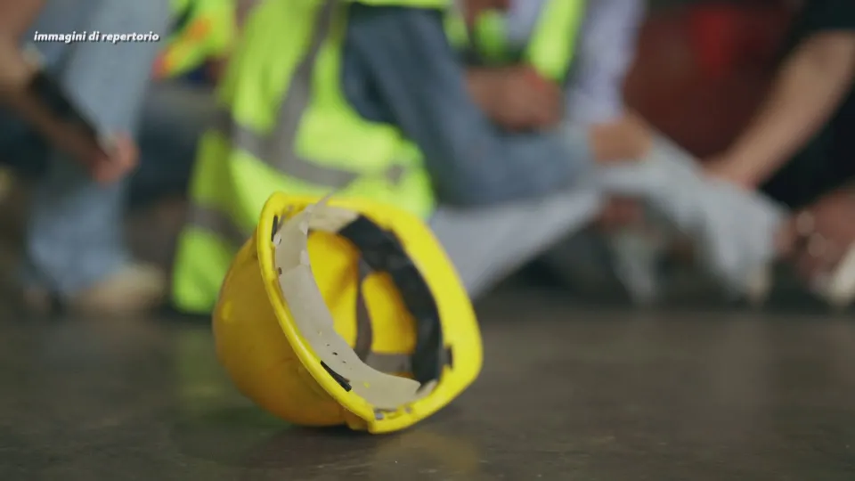 Morto operaio di 51 anni: era caduto dal tetto mentre lavorava