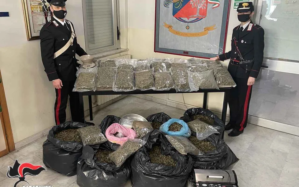 In casa avevano 54 kg di marijuana, marito e moglie arrestati a Sambiase