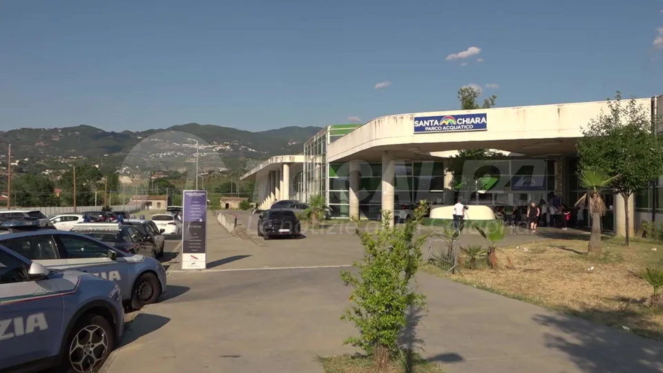 Bimba morta nel parco acquatico a Rende, potrebbe aver avuto una congestione