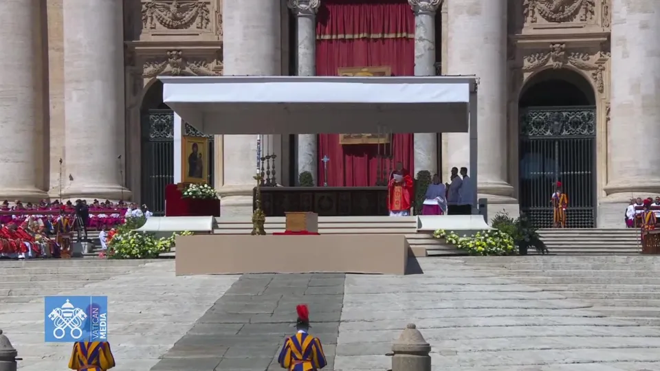 Funerali Papa Francesco, il cardinale Re: «Prega ora tu per tutti noi»
