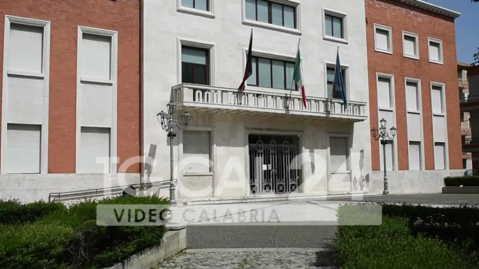 Crotone, il sindaco scrive ad Occhiuto: «Autorizzare le strutture private ad accogliere pazienti Covid»