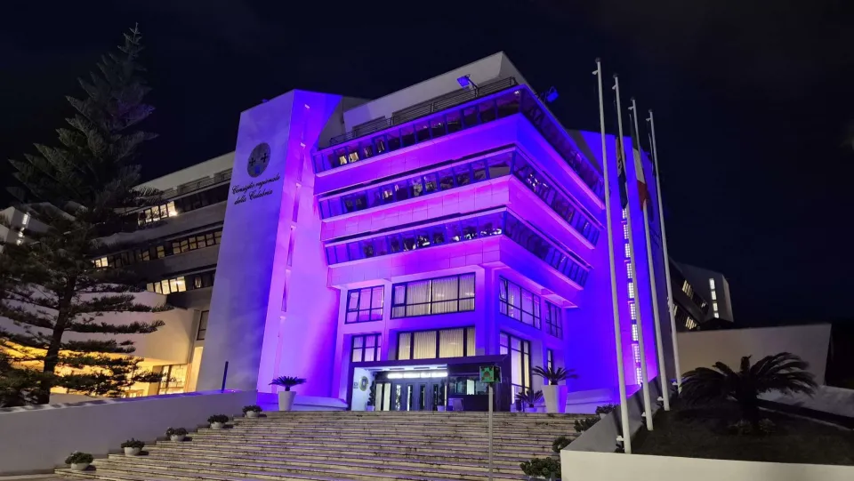 Palazzo Campanella in viola per Giornata mondiale cancro