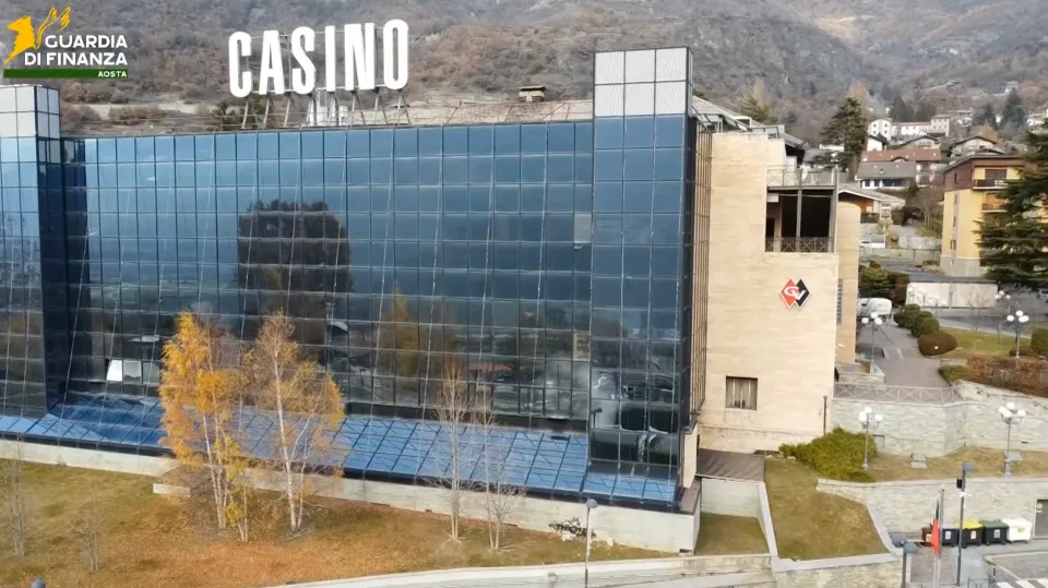 Frode e riciclaggio: perquisizioni in Calabria
