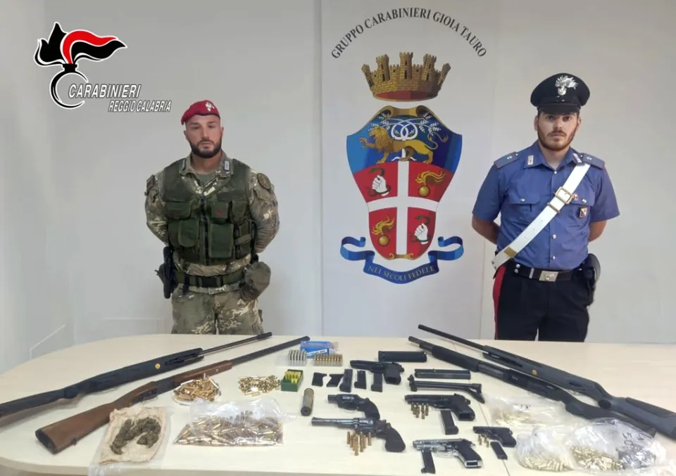 Scoperto dai Carabinieri arsenale disseminato in varie zone di Gioia Tauro: arrestate due persone