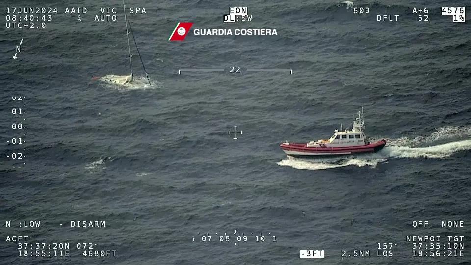 Sbarcate a Roccella sei salme dei migranti recuperati nello Jonio