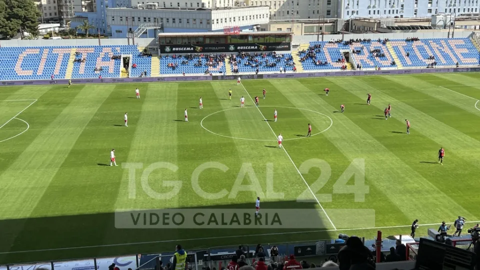 SERIE B | Calcio, pareggio amaro per il Crotone contro il Perugia: allo "Scida" finisce 1-1