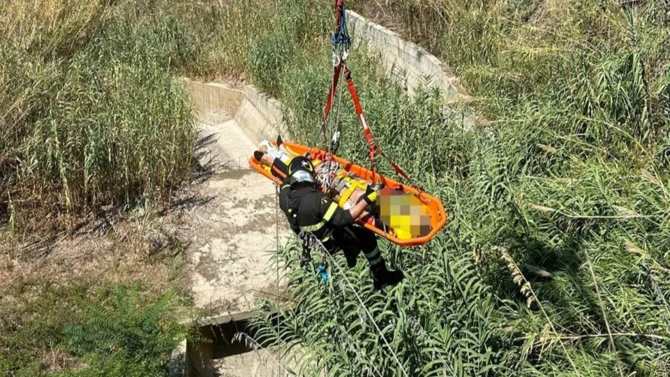 Pizzo, è morto l'uomo che si è gettato in un dirupo davanti a moglie e figlia