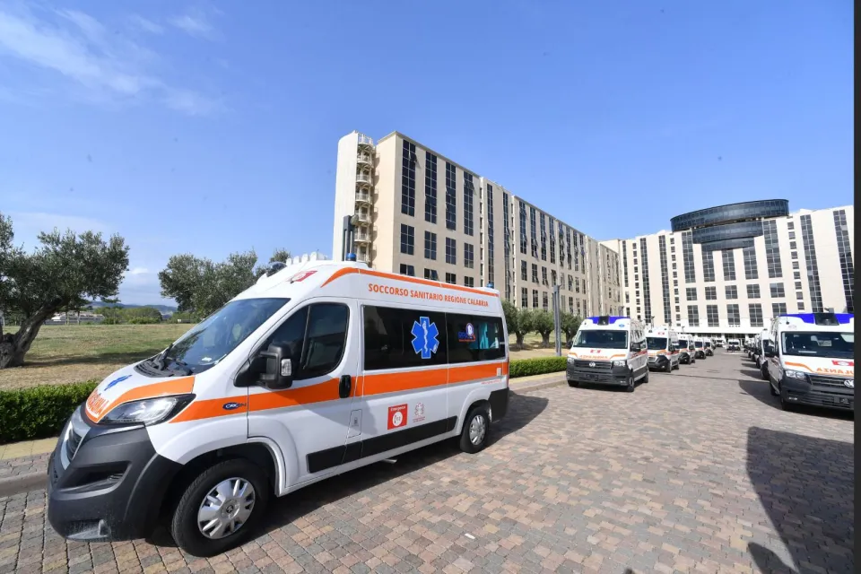 Consegnate 5 ambulanze all'Asp di Crotone: ecco come saranno ripartite