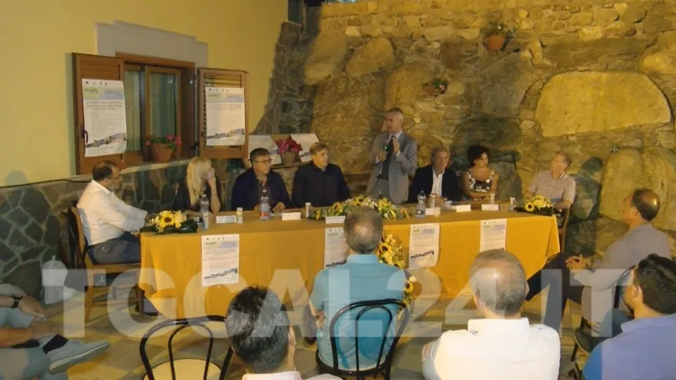 Lo sviluppo del territorio tra aree interne e costa: tavola rotonda a Bagnara (VIDEO)