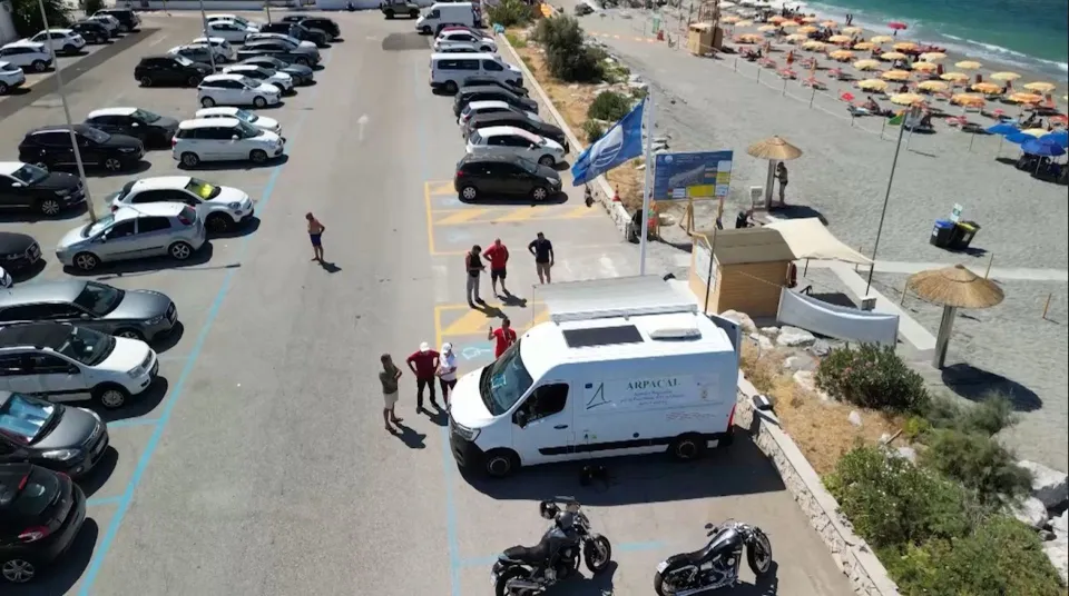 Schiume in mare, Arpacal: "Fenomeni da valutare con le analisi"