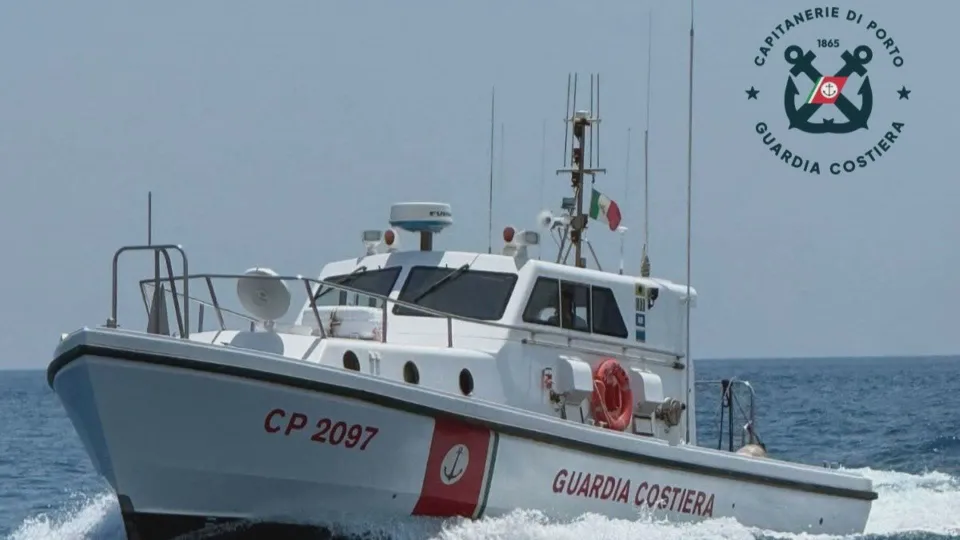 Baia di Caminia, la Guardia Costiera salva cinque persone
