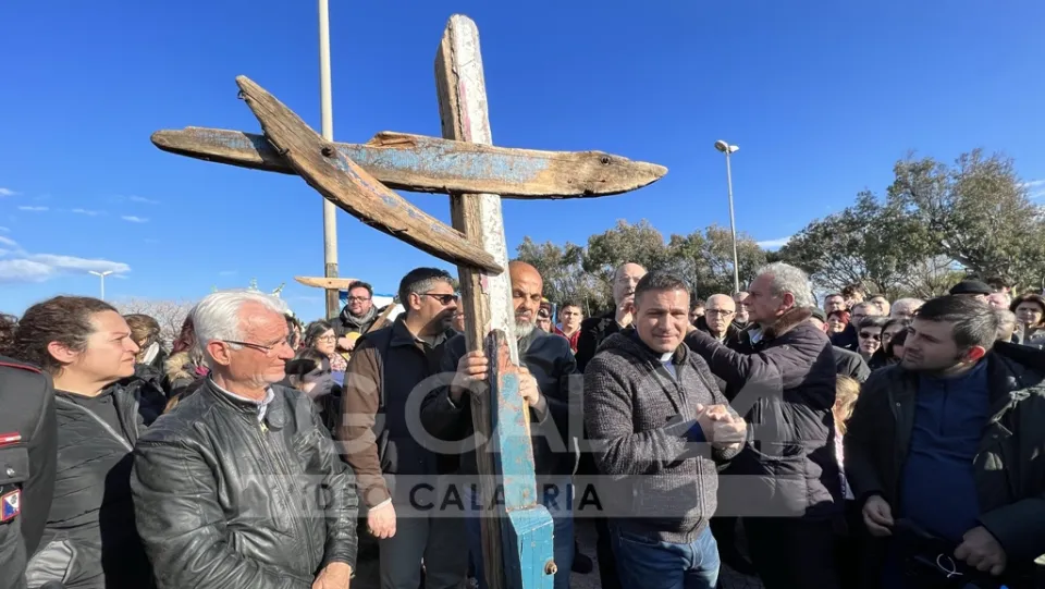 Via Crucis a Fabriano con il pensiero rivolto al naufragio di Cutro ed all'Ucraina