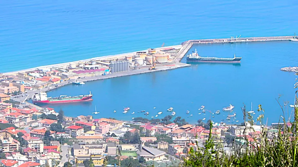 Porto di Vibo Valentia Marina, al via il bando per demolire l’ex Civam