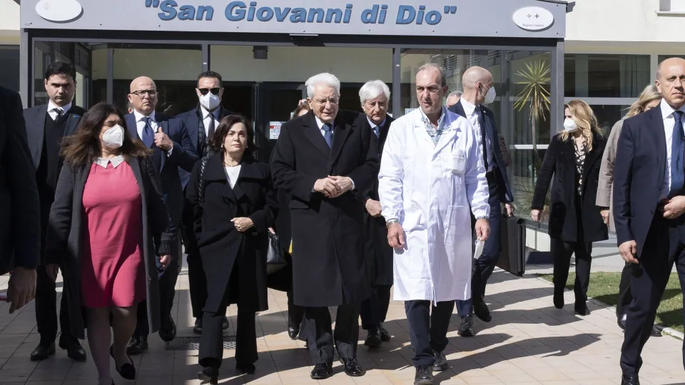 Naufragio a Steccato: il presidente Mattarella consegna giocattoli ai piccoli superstiti