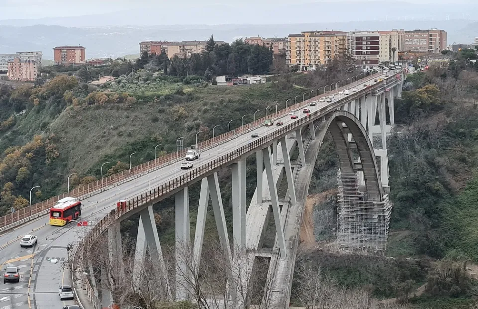 L'EDITORIALE Catanzaro ha bisogno di una rottura vera, profonda, strutturale con il proprio passato. Ognuno dica...