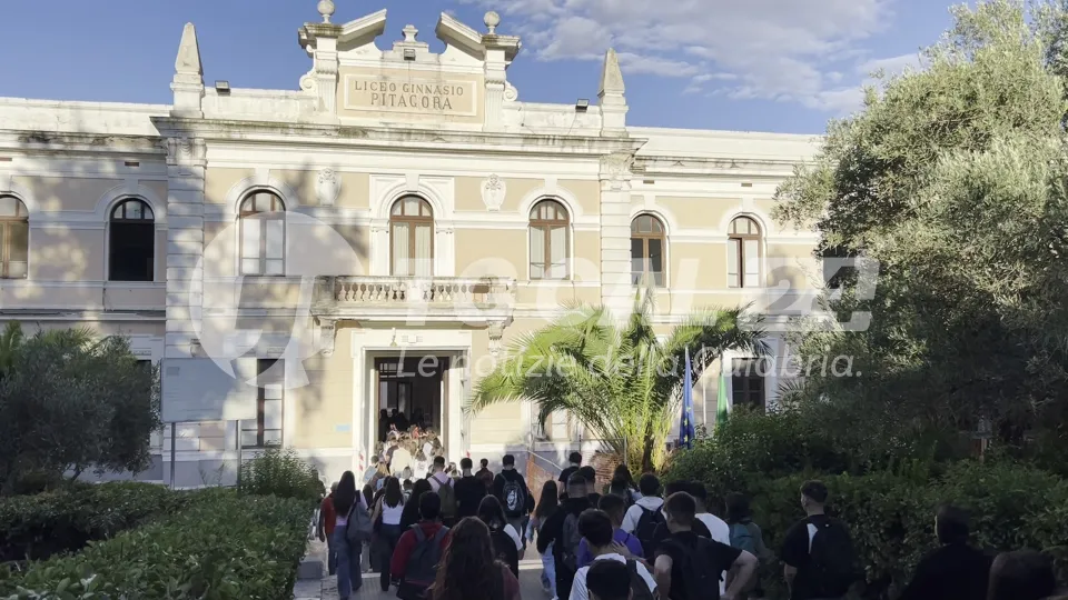 Suona la campanella per gli studenti calabresi: si ritorna sui banchi di scuola