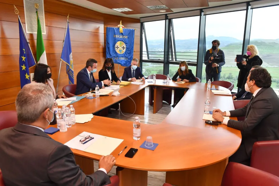 Regione, Occhiuto: «Via libera dalla Giunta al bilancio di previsione 2022-2024»
