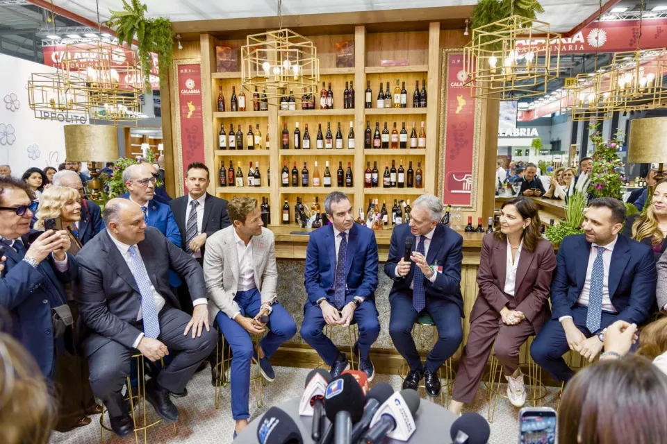 Calabria protagonista al Vinitaly 2026 tra tradizione e rilancio