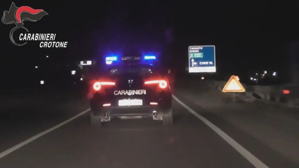 Inseguimento a Cirò Marina, arrestato automobilista senza patente