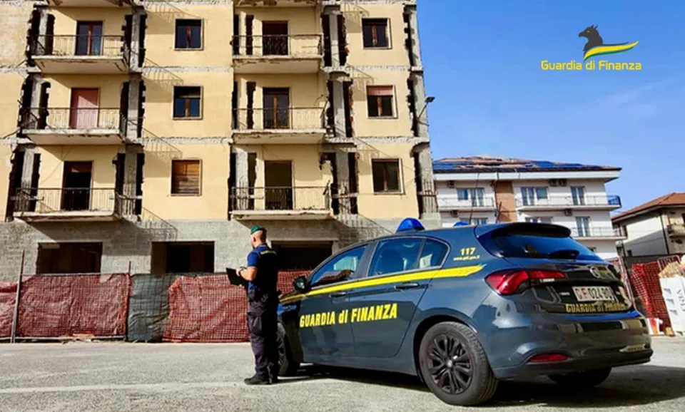 Truffa bonus edilizi: 5 indagati e sequestro beni per 700mila euro