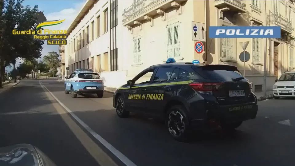 Da Reggio Calabria a Vicenza per incendiare un bar: cinque arresti