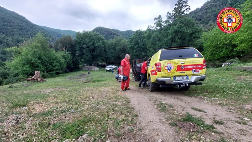 Finisce con l'auto in un burrone nella Sila cosentina: deceduto un 72enne