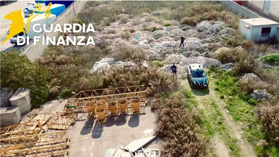 Discarica abusiva da oltre 2.400 mc scoperta a Crotone: denunciato imprenditore