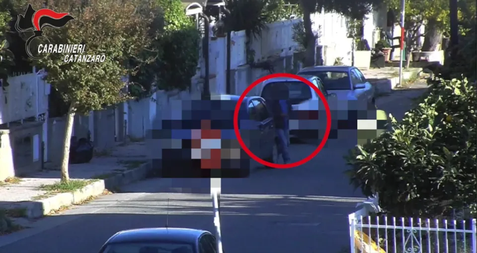 Scoperto giro di prostituzione nel catanzarese: emesse sei ordinanze di custodia cautelare (VIDEO)