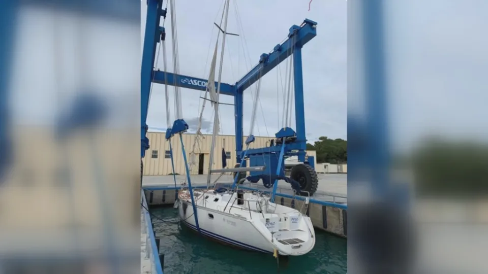Migranti: intesa ADM e Comune di Roccella per la demolizione delle barche a vela