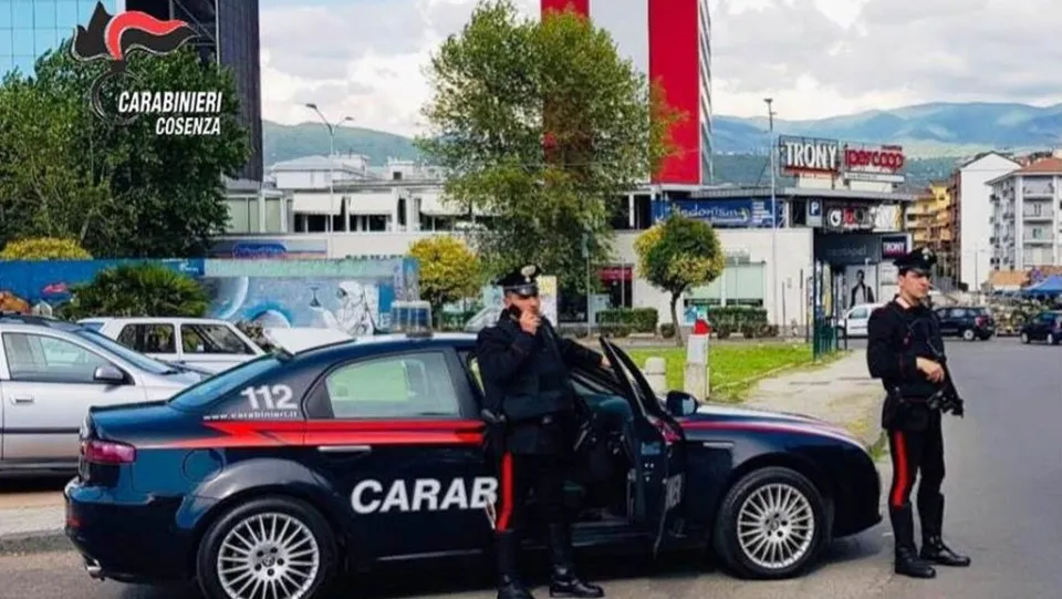 Ruba un'auto e viene intercettato sulla s.s. 107: arrestato pregiudicato crotonese nel Cosentino