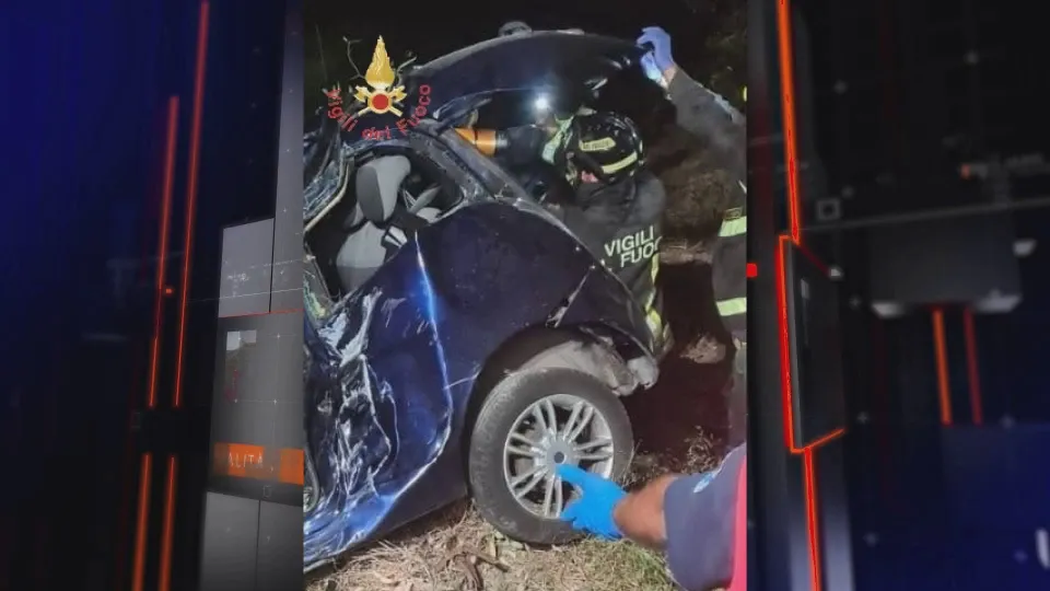Auto si schianta contro albero a Squillace, perde la vita il conducente