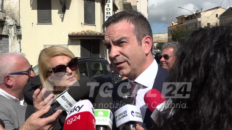 Occhiuto a Cutro: «Calabria solidale e accogliente con migranti»
