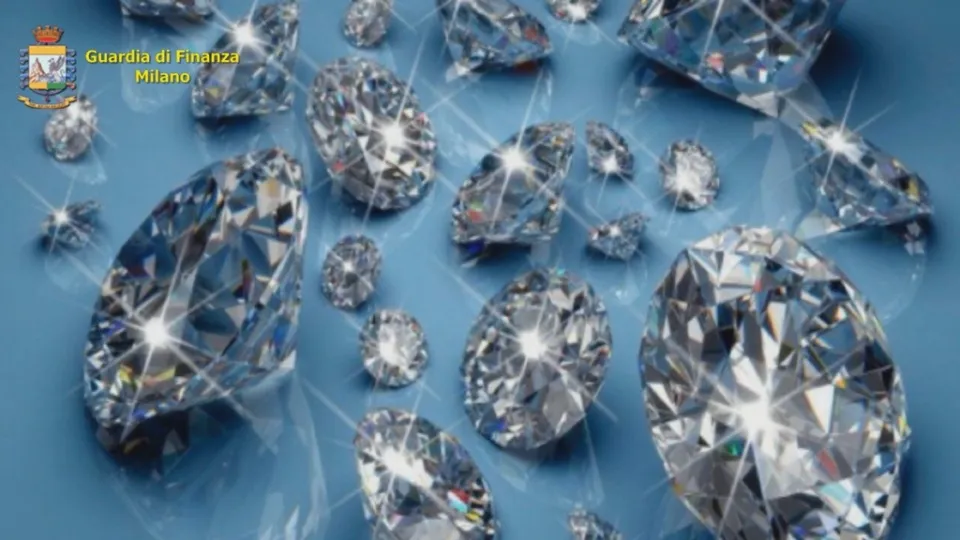 Operazione "Gold fish", diamanti a prezzi superiori al valore: sequestrati beni per 17 milioni (VIDEO)