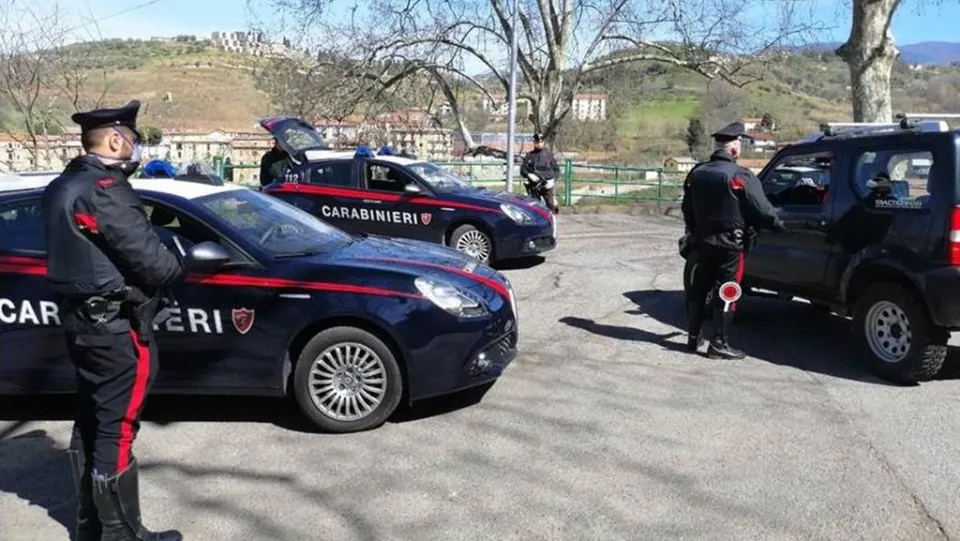 Nonno e nipote in giro in auto di notte in barba al Dpcm: due denunce a Cosenza