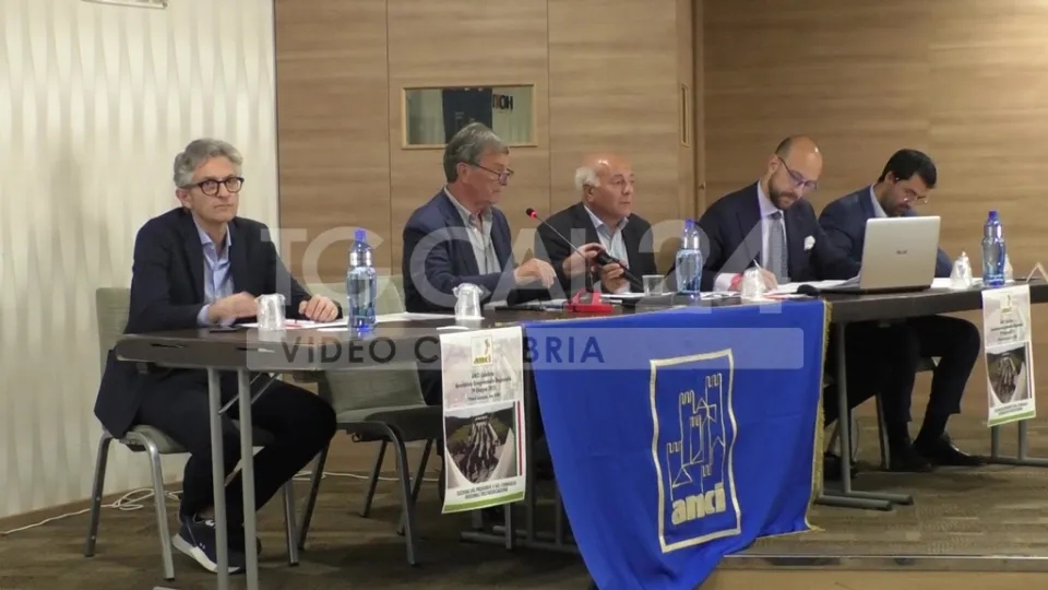 In corso le votazioni per il presidente Anci Calabria: Cosenza, Crotone, Reggio e Catanzaro si astengono