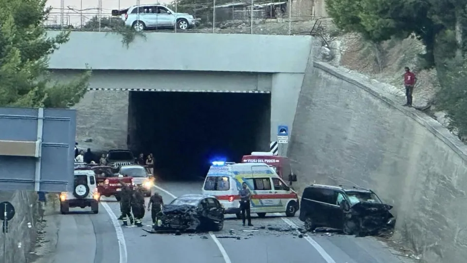 Ennesimo incidente sulla strada statale 106: perde la vita un 22enne