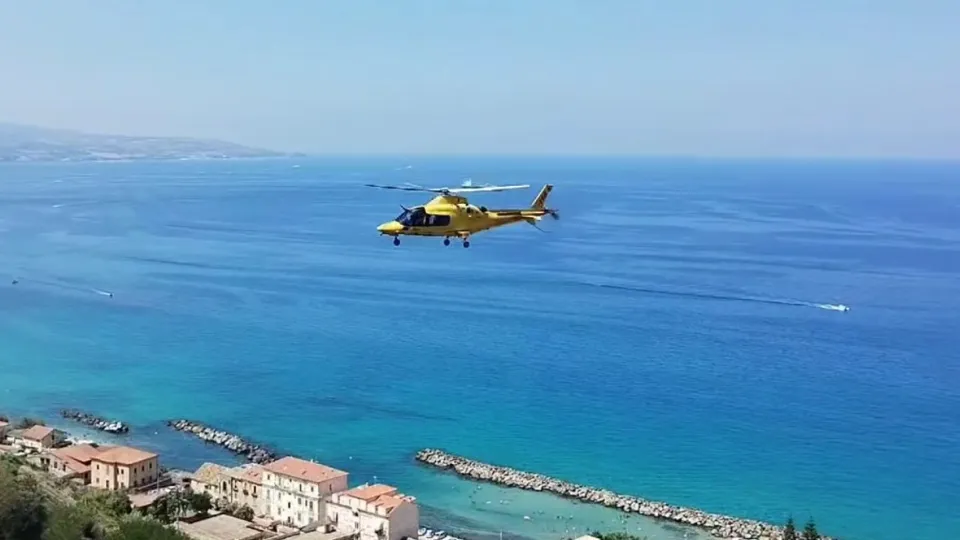 Pizzo: si getta in un dirupo davanti a moglie e figlia, grave un 46enne