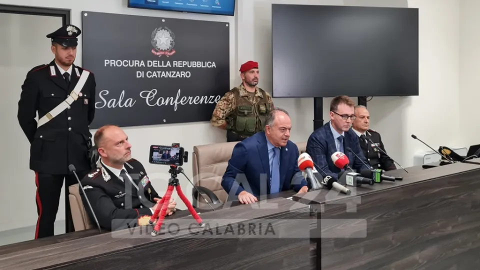 Blitz anti 'ndrangheta a Mesoraca: centinaia di tonnellate di rifiuti bruciati nel cippato alle centrali biomasse