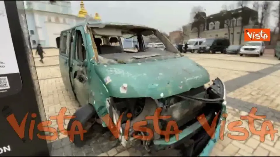 Due anni di guerra in Ucraina, in piazza Mykhailivska a Kiev i mezzi russi catturati dagli ucraini