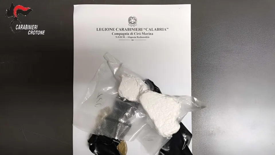 Cocaina in auto sulla Statale 106, arrestato 35enne