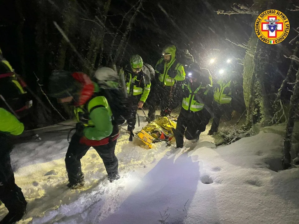 Salvato escursionista ferito in mezzo a tempesta di neve (FOTO)