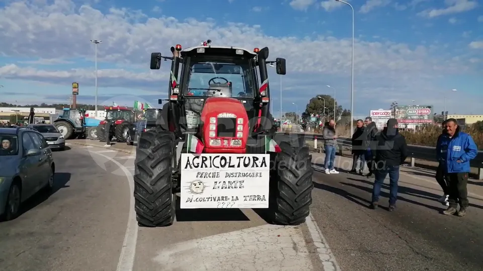 Crotone: prosegue fino al 31 gennaio la protesta degli agricoltori, ma senza blocco stradale