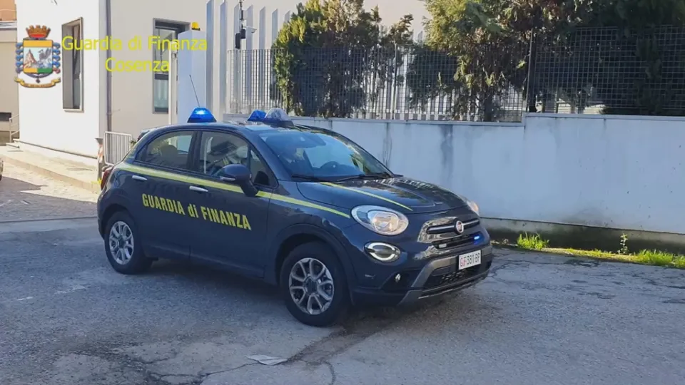 Cosenza, sequestrati ben per 600mila euro ad una società di trasporto pubblico
