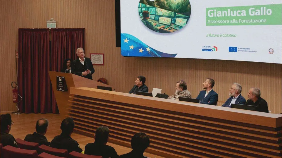 Calabria, Piano Aib 2026: Gallo punta su tecnologia e droni