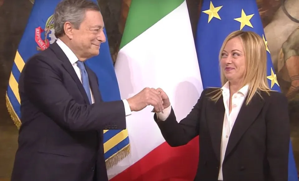 Inizia ufficialmente il governo Meloni: passaggio di consegne con Mario Draghi (VIDEO)