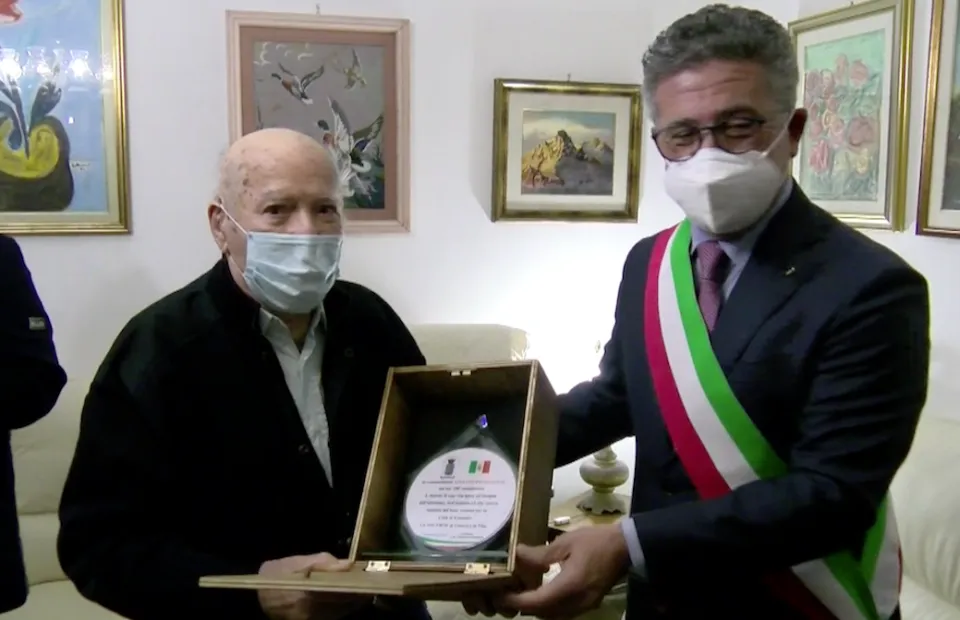 Salvò 75 alpini durante la guerra: Fuscaldo festeggia i 100 anni del cavaliere Stefano Piemontese
