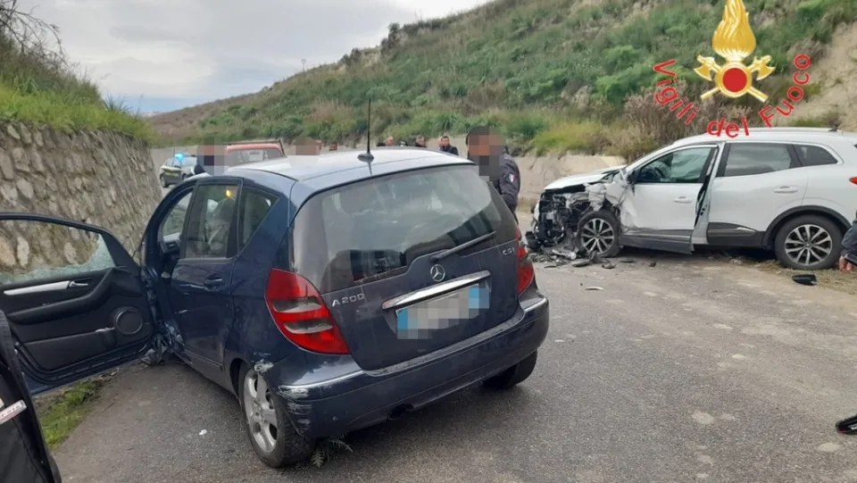 Incidente tra Botricello e Marcedusa: tre feriti