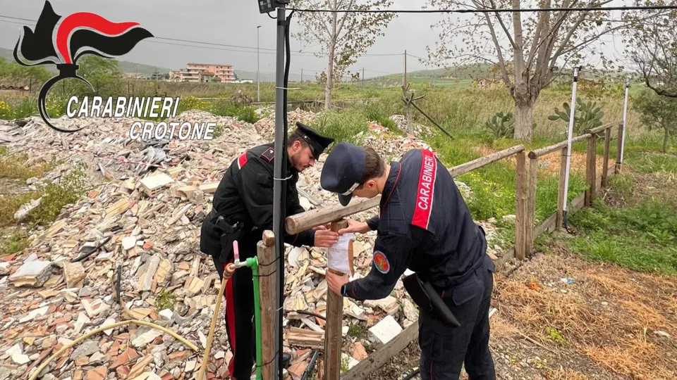 Crotone, sequestrata discarica abusiva con rifiuti misti e deferito il proprietario