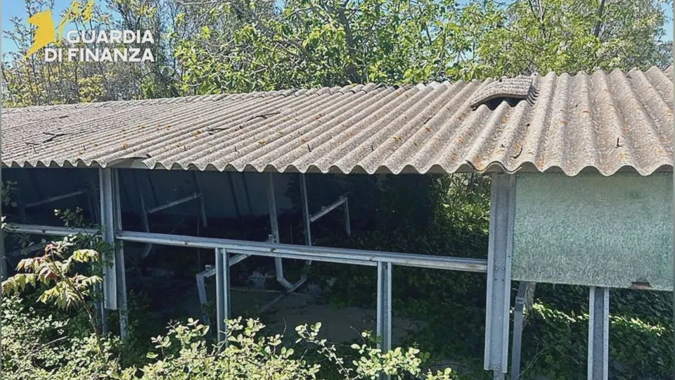 Cosenza, maxi sequestro della GdF: amianto su 60mila mq