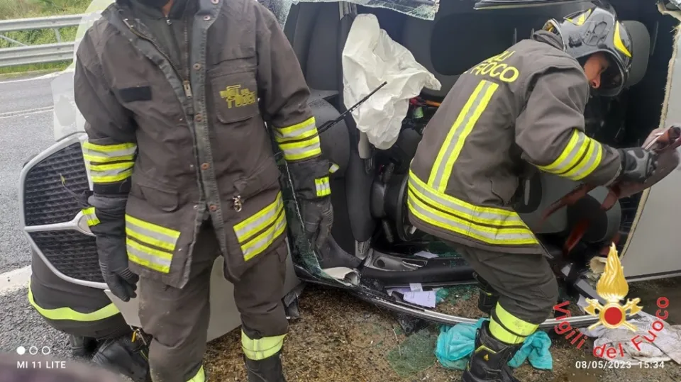 Incidente stradale a Lamezia Terme: ferita una donna trasportata in ospedale dall'elisoccorso (VIDEO)